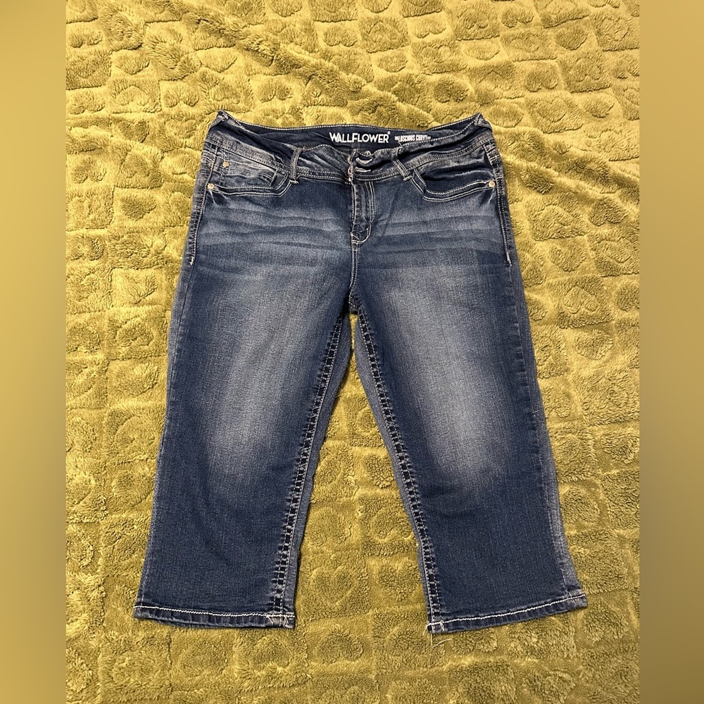 Wallflower Women's Dark Blue Cropped Jeans